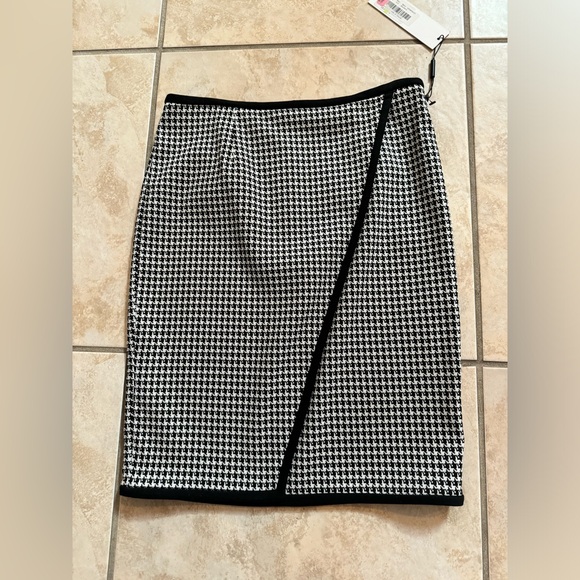 Calvin Klein Skirt! New with Tags! - Picture 1 of 5